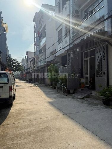 Cần bán căn nhà nhỏ hẻm ô tô 1 trệt 1 lầu sát chợ gần Aeon Tân Phú 
