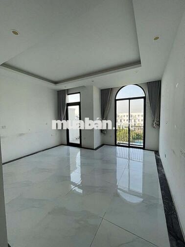 Cho thuê Shophouse 135m² full TM DH giá 35tr/tháng Vinhomes GL