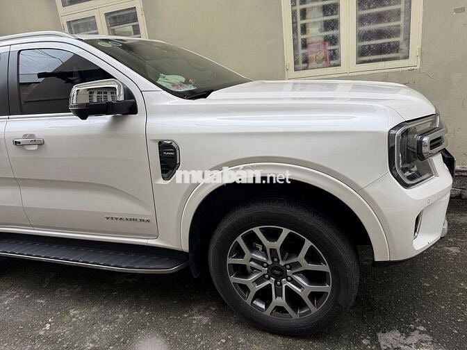 Ford Everest 2024 Titanium 2.0 AT 4x2 - 13000 km