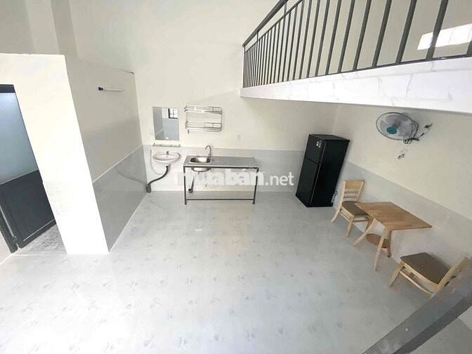 Phòng Lớn Cửa Sổ Mặt Tiền 35m2 Gác k Đụng Đầu full nội thất