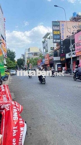 nhà mặt tiền, diện tích lớn, tương lai ngon.
