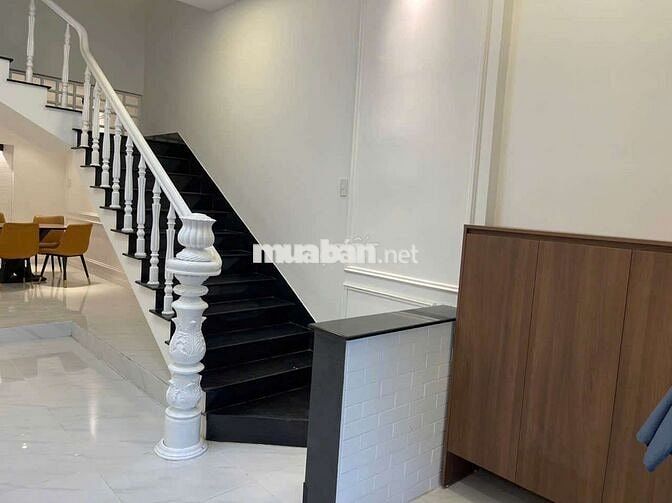 Cho thuê nhà 2,5 tầng mt dương trí trạch ,sơn trà
