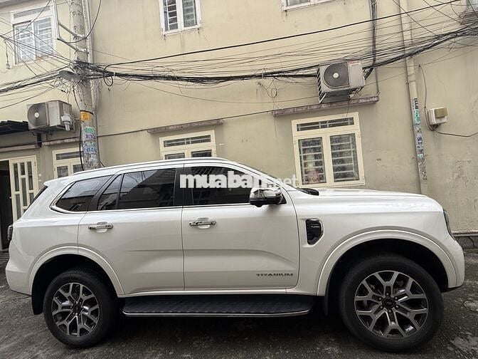 Ford Everest 2024 Titanium 2.0 AT 4x2 - 13000 km