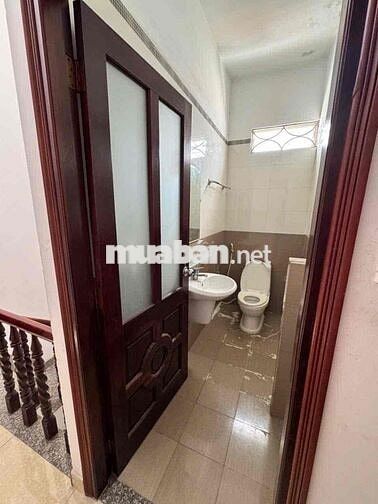 cho thuê nhà 78// đs 51 (4x13) trệt , 2 lầu , 4pn, 3wc  hẻm 4m