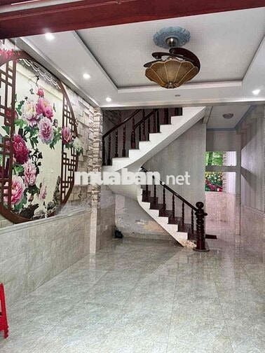 cho thuê nhà 78// đs 51 (4x13) trệt , 2 lầu , 4pn, 3wc  hẻm 4m