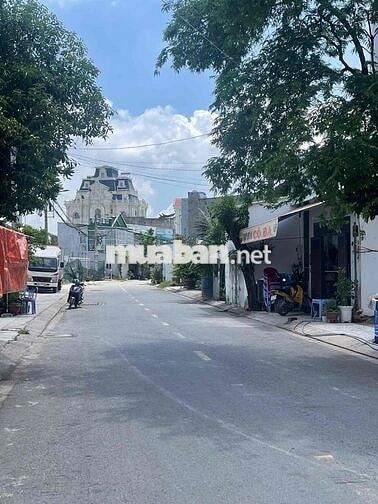 Cần Bán Gấp nhà 1 trệt 3 lầu đẹp 5,6x20m Shr Vị Trí đẹp đg 12m thông