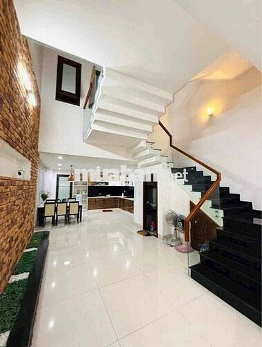 Cho thuê nhà 3 tầng MT Huỳnh Ngọc Huệ Thanh Khẻ
