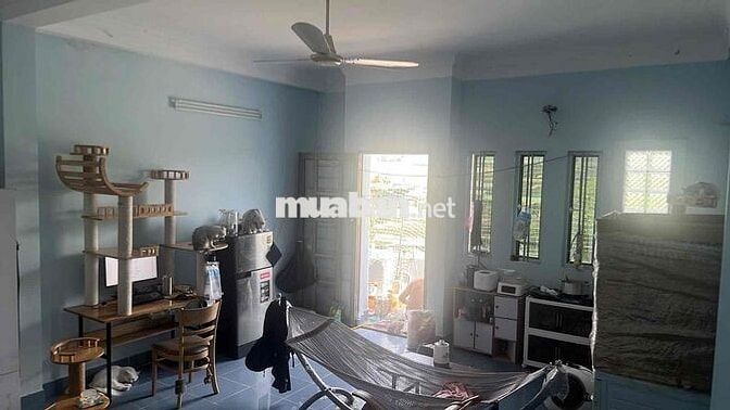 Phòng trong nnc 30m2 đường A3, có ban công cửa sổ thoáng mát
