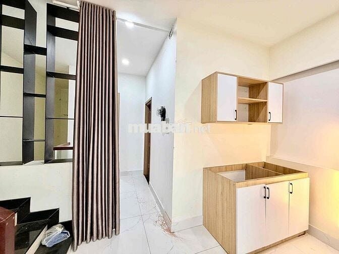 SIÊU HỜI STUDIO TÁCH BẾP CỬA SỔ - GẦN UEH, VHU, TDTU