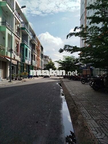 NGAY CÔNG VIÊN - KDC PHÂN LÔ PHƯỜNG 5 QUẬN 8 -  NHÀ 2 TẦNG - 42M2