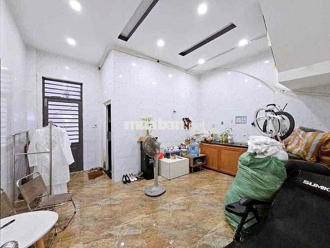 Cho thuê  nhà 3 tầng MT Cù Chính Lan Thanh Khê