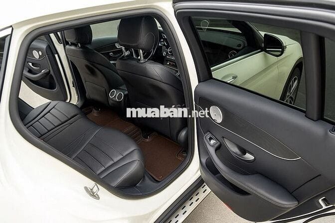 Mercedes Benz GLC Class 2018 300 4MATIC AT -10vạn3