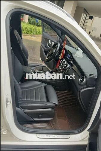 Mercedes Benz GLC Class 2018 300 4MATIC AT -10vạn3