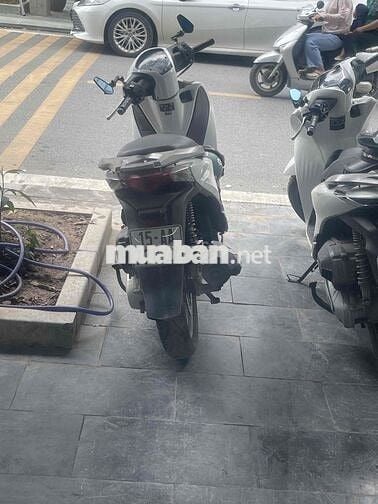 Xe SH to nặng chật. muốn đổi sang xe điện