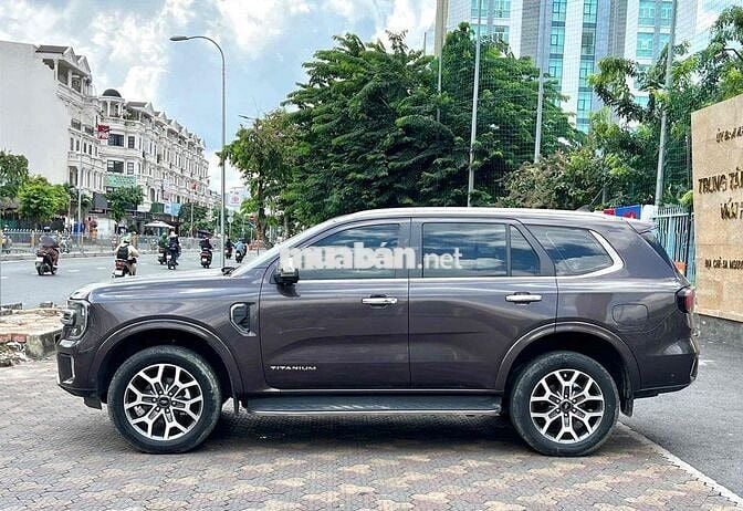 Ford Everest Titanium 2 cầu 2024 xuất hoá đơn cao