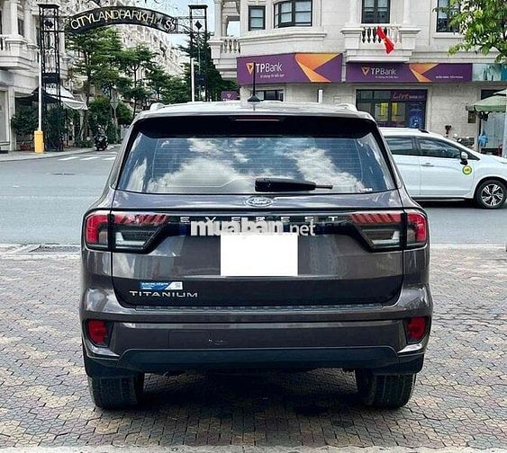 Ford Everest Titanium 2 cầu 2024 xuất hoá đơn cao