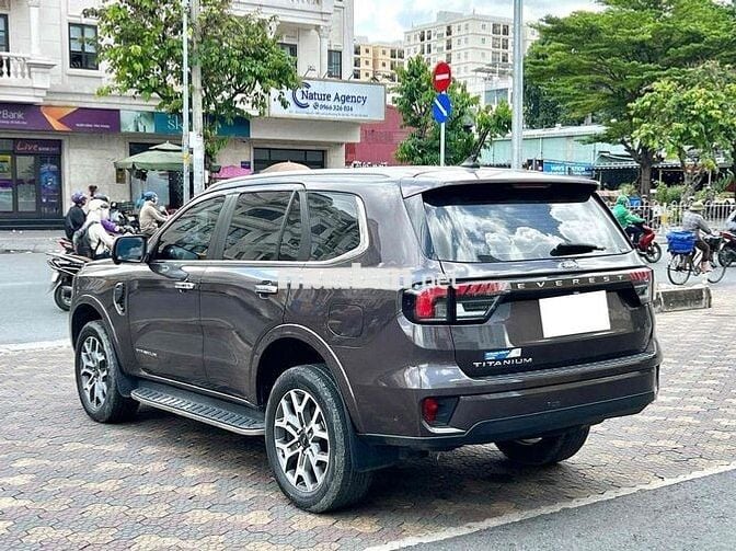 Ford Everest Titanium 2 cầu 2024 xuất hoá đơn cao
