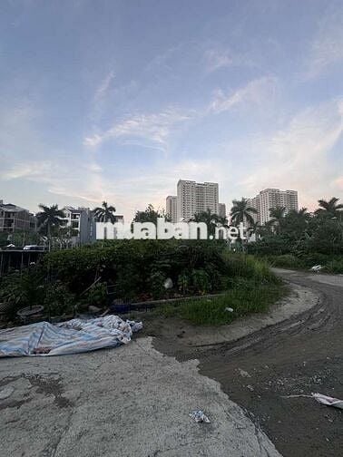 ĐỨC THƯỢNG- - PHÂN LÔ - - VỈA HÈ - - Ô TÔ TRÁNH - - TIỆN ÍCH VÔ VÀN...