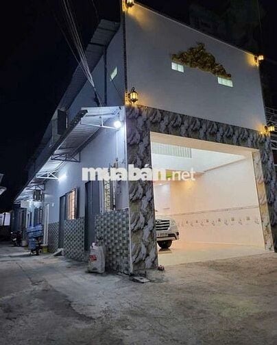 Nhà mặt tiền để xe trong nhà được