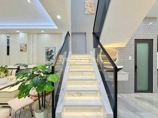 Ra nhanh nhà Phan Văn Trị, P.2, Q.5, (54,5m2), giá chỉ 2,85 tỷ, sổ sẵn