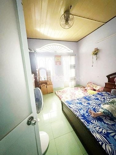 Cần bán 1 căn nhà ( Đang cho thuê)(Hẻm xe hơi)diện tích khủng được 63m
