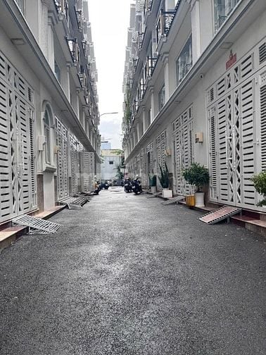 Cần bán 1 căn nhà ( Đang cho thuê)(Hẻm xe hơi)diện tích khủng được 63m