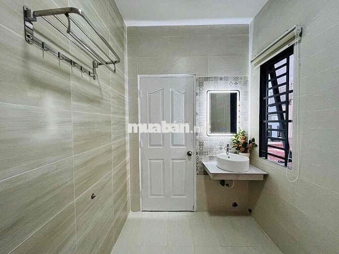 CHO THUÊ CĂN HỘ BAN CÔNG TO NGAY NGUYỄN VĂN CỪ NỘI THẤT MỚI GIÁ RẺ T10