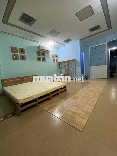 Phòng có cửa sổ ban công rộng thoáng view đẹp