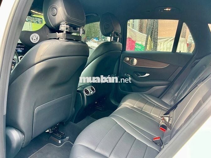 Mercedes Benz GLC 2022 200 4Matic V1, màu trắng.