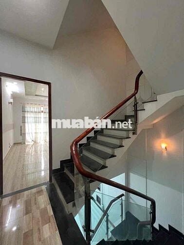 Cho thuê nhà HXH P14,GV, 5pn,5wc . Giá chỉ 15tr/ tháng