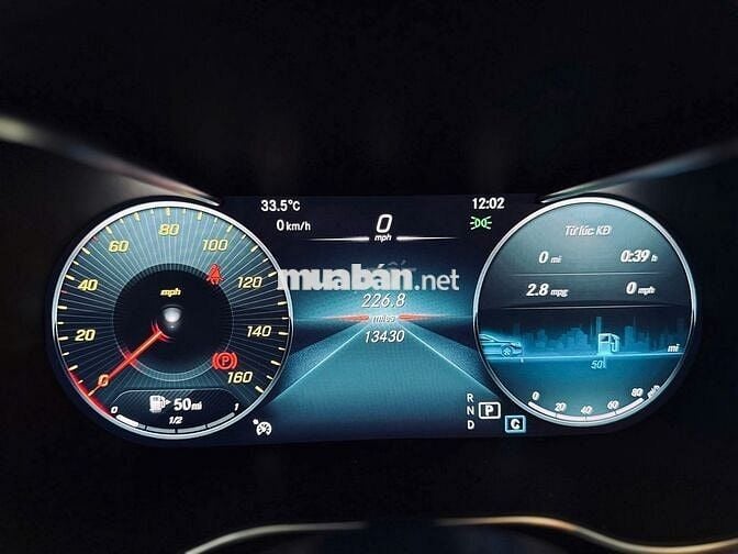 Mercedes Benz GLC 2022 200 4Matic V1, màu trắng.