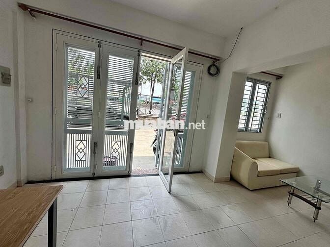 Mặt bằng MT Phạm Văn Đồng, 2 tầng, 3 phòng ngủ, bếp, 2 máy lạnh, đậu ô