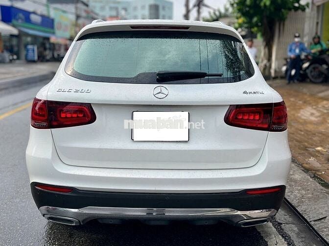 Mercedes Benz GLC 2022 200 4Matic V1, màu trắng.