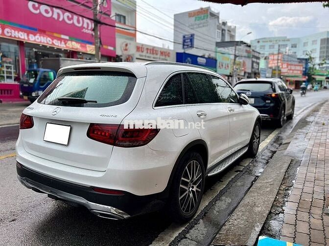 Mercedes Benz GLC 2022 200 4Matic V1, màu trắng.