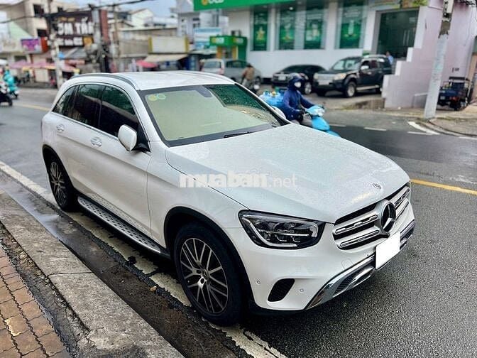 Mercedes Benz GLC 2022 200 4Matic V1, màu trắng.