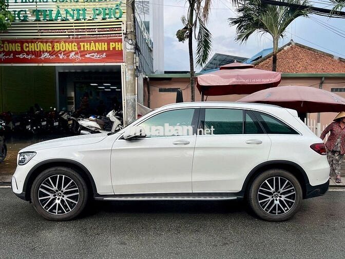 Mercedes Benz GLC 2022 200 4Matic V1, màu trắng.