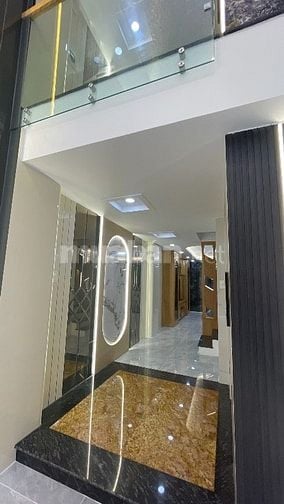 Nhà đẹp vị trí đắc địa gần công viên xe hơi để trong nhà có thang máy 