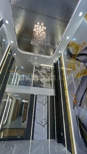 Nhà đẹp vị trí đắc địa gần công viên xe hơi để trong nhà có thang máy 