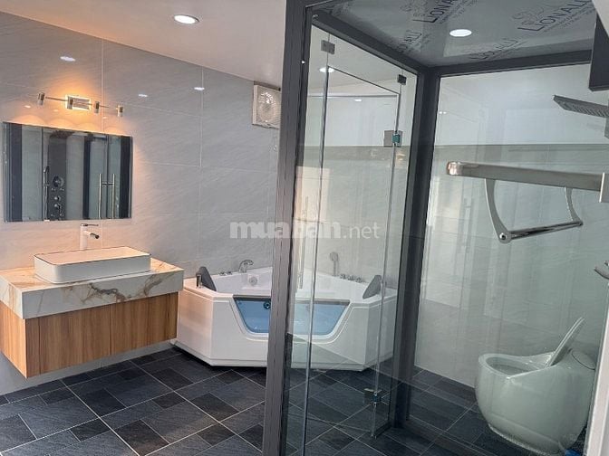 Nhà đẹp vị trí đắc địa gần công viên xe hơi để trong nhà có thang máy 