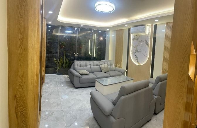 Nhà đẹp vị trí đắc địa gần công viên xe hơi để trong nhà có thang máy 