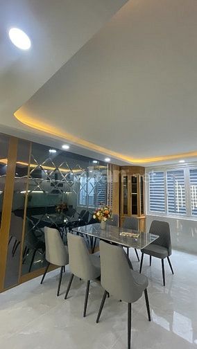 Nhà đẹp vị trí đắc địa gần công viên xe hơi để trong nhà có thang máy 