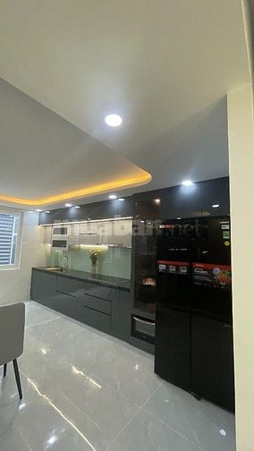 Nhà đẹp vị trí đắc địa gần công viên xe hơi để trong nhà có thang máy 