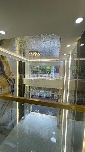 Nhà đẹp vị trí đắc địa gần công viên xe hơi để trong nhà có thang máy 