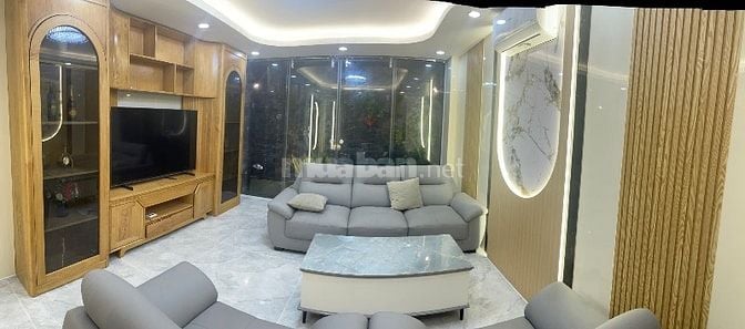 Nhà đẹp vị trí đắc địa gần công viên xe hơi để trong nhà có thang máy 