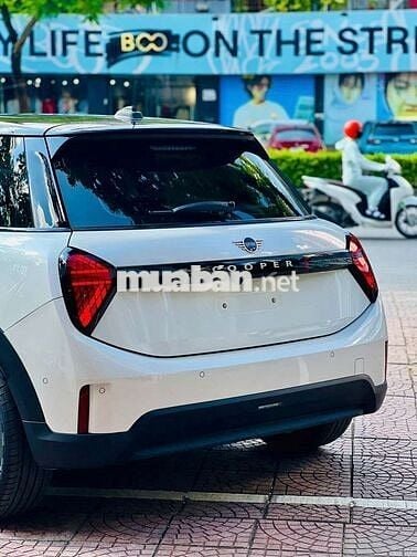 Mini Cooper S 5 Door, thơm mùi mới, đi đúng 143 km