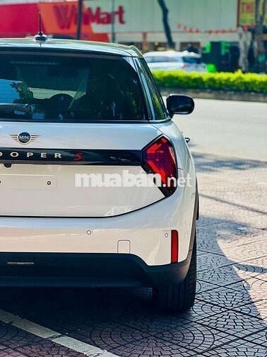 Mini Cooper S 5 Door, thơm mùi mới, đi đúng 143 km