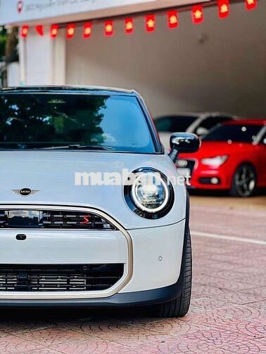 Mini Cooper S 5 Door, thơm mùi mới, đi đúng 143 km