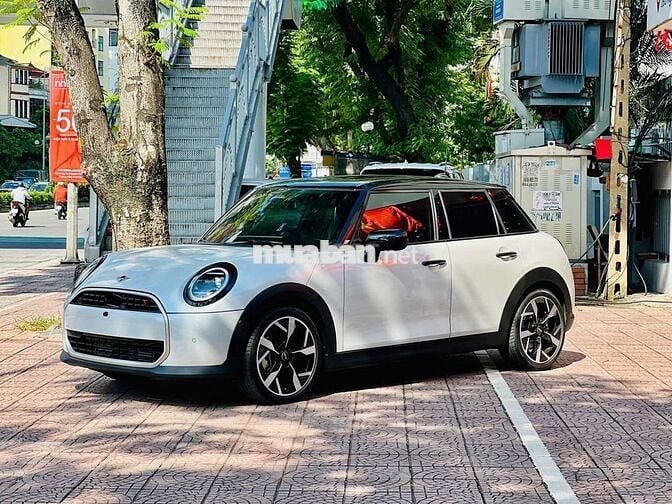 Mini Cooper S 5 Door, thơm mùi mới, đi đúng 143 km