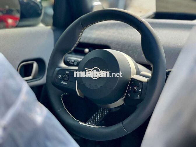 Mini Cooper S 5 Door, thơm mùi mới, đi đúng 143 km
