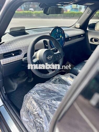 Mini Cooper S 5 Door, thơm mùi mới, đi đúng 143 km